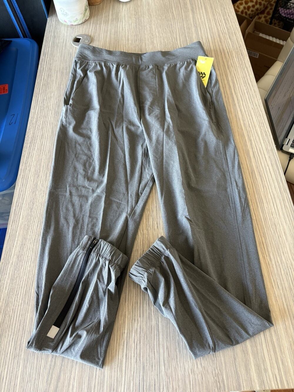 All in Motion Men’s S Lightweight Run Pants Gray Athletic Joggers NWT Zip Ankle
